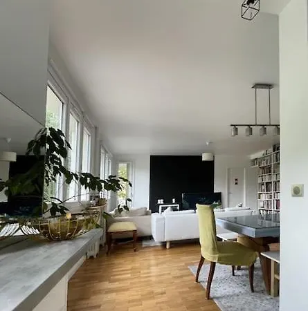 Grand Proche Paris Apartment